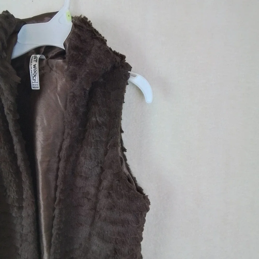Girl's Faux Fur Sleeveless Open Front Hoodie Size‎ Medium in Brown